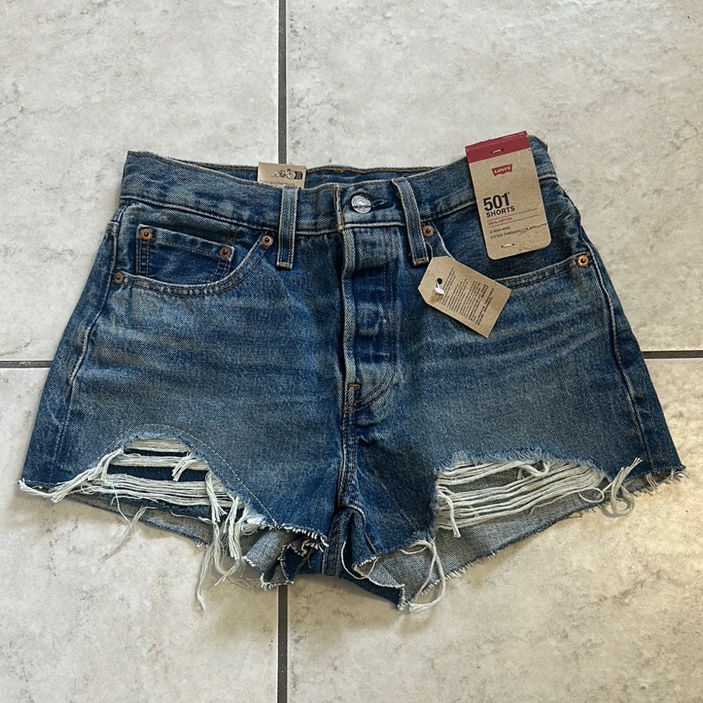 NWT‎ Levi’s Women’s 501 Shorts
